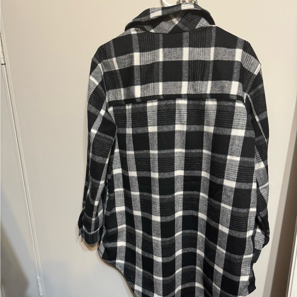 Old Navy Heavyweight Flannel Shacket Size L - Picture 2 of 3